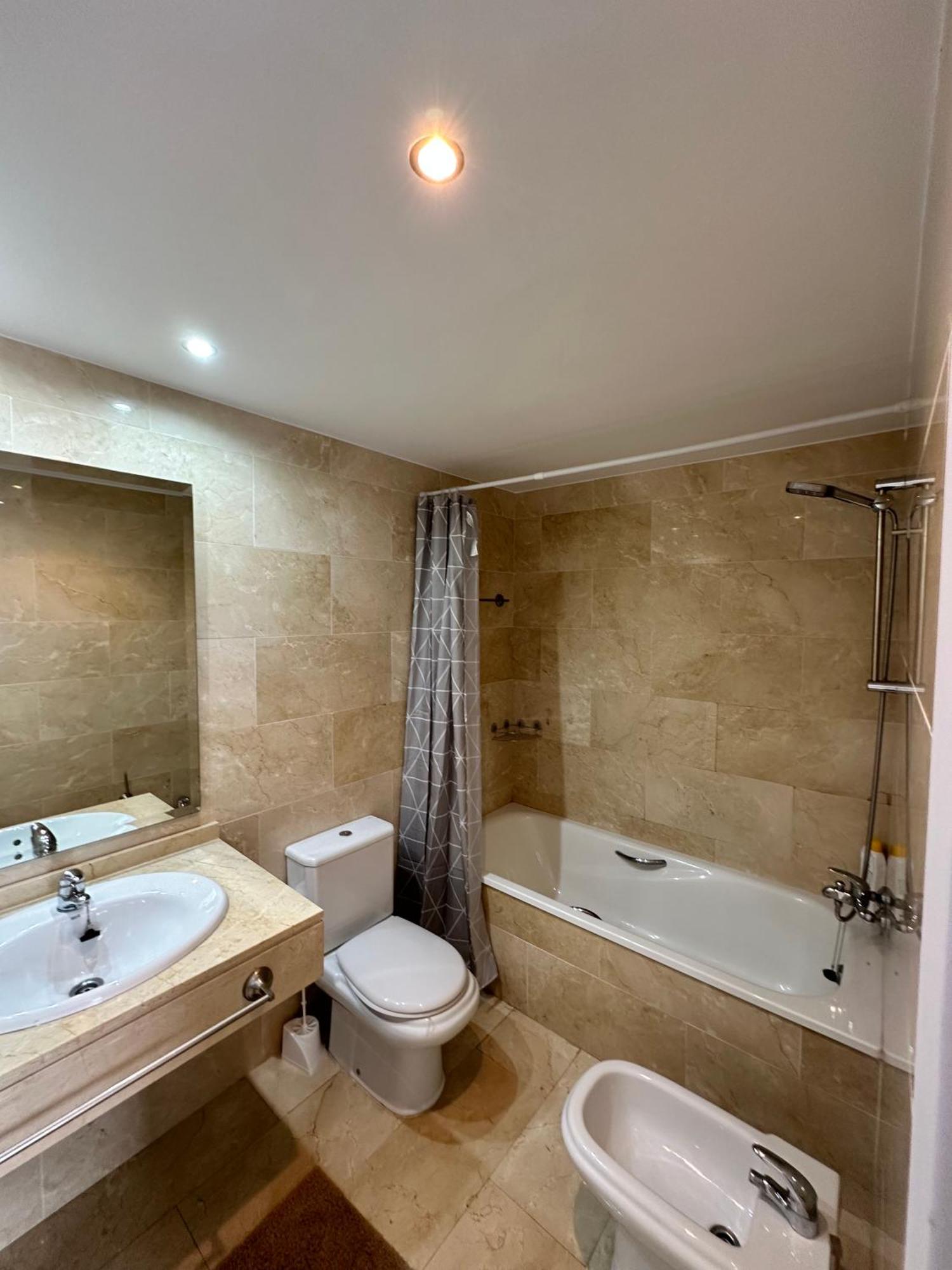 Appartamento Luxurious, Newly-renovated Large 2-bedroom By The Beach Benidorm