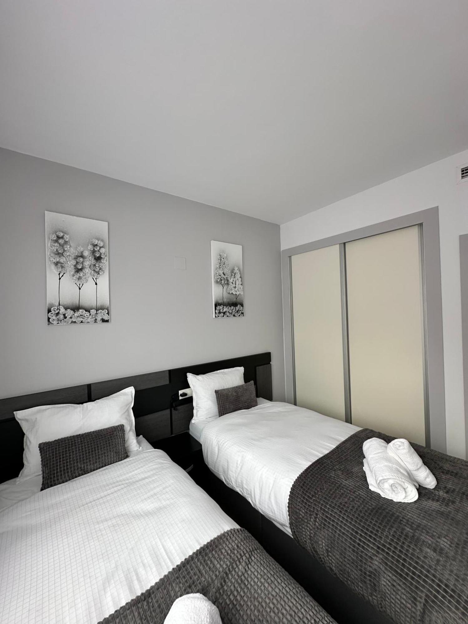 Luxurious, Newly-renovated Large 2-bedroom By The Beach Appartamento *